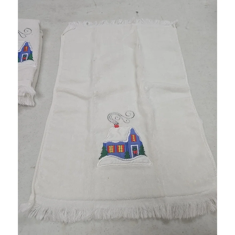 Lot of 2 Vintage Holiday Christmas Embroidered Soft Fringe Absorbent Hand Towels